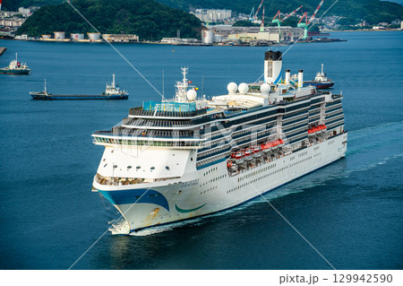 長崎港客船入港(Adora Mediterranea)女神大橋から【長崎市】 長崎港客船入港(Adora Mediterranea)女神大橋から【長崎市】 129942590