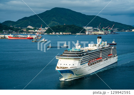 長崎港客船入港（Adora Mediterranea）女神大橋から【長崎市】 129942591