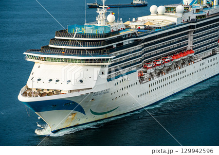 長崎港客船入港（Adora Mediterranea）女神大橋から【長崎市】 129942596