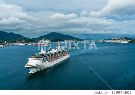 長崎港客船入港（Adora Mediterranea）女神大橋から【長崎市】 129942602