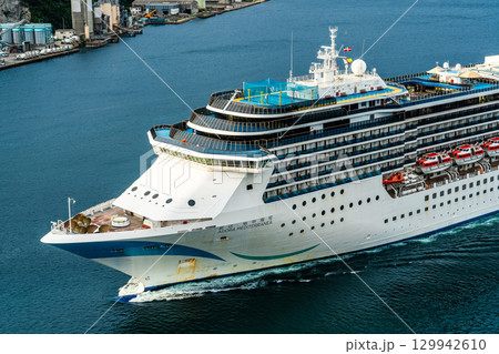 長崎港客船入港(Adora Mediterranea)女神大橋から【長崎市】 長崎港客船入港(Adora Mediterranea)女神大橋から【長崎市】 129942610