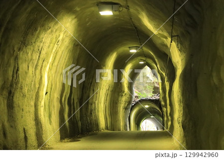 養老渓谷にある2階建てトンネル 129942960