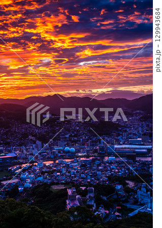稲佐山展望台からの朝焼け爆焼け 【長崎市】 129943684