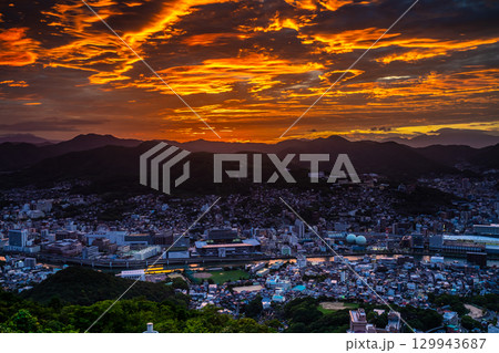 稲佐山展望台からの朝焼け爆焼け 【長崎市】 129943687