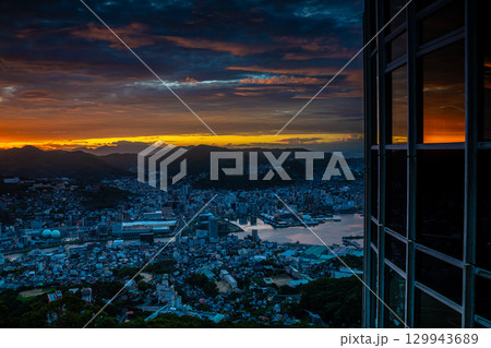 稲佐山展望台からの朝焼け爆焼け 【長崎市】 129943689