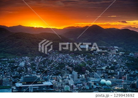 稲佐山展望台からの朝焼け爆焼け 【長崎市】 129943692