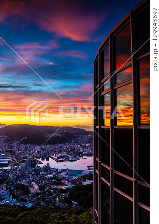 稲佐山展望台からの朝焼け爆焼け 【長崎市】 129943697