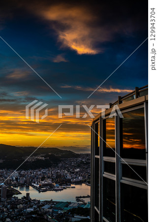 稲佐山展望台からの朝焼け爆焼け 【長崎市】 129943704