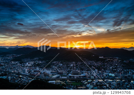 稲佐山展望台からの朝焼け爆焼け 【長崎市】 129943708