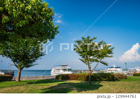 琵琶湖　大津湖岸なぎさ公園　滋賀県大津市 129944761