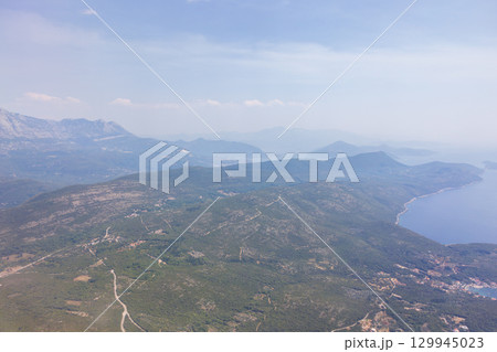 ヨーロッパ、クロアチアのアドリア海の空撮 129945023