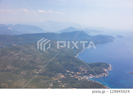ヨーロッパ、クロアチアのアドリア海の空撮 129945024