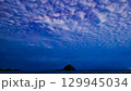 新月の夜の海と空 129945034