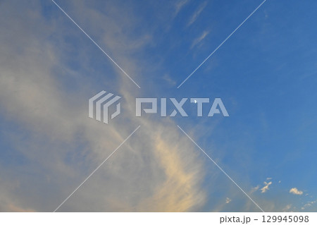 巻雲と上弦の月 巻雲と上弦の月 129945098
