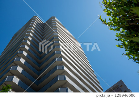 タワーマンションのある都市風景 129946000