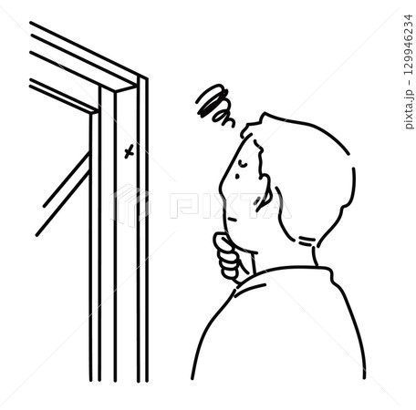 建具の傷に気が付いて困っている男性_線画 建具の傷に気が付いて困っている男性_線画 129946234