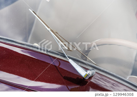 ワイパー old car Windshield wiper (Windscreen wiper) ワイパー old car Windshield wiper (Windscreen wiper) 129946308