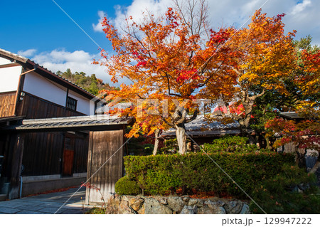 Japanese ryokan with autumn maple foliage colors, Arashiyama, Kyoto Japanese ryokan with autumn maple foliage colors, Arashiyama, Kyoto 129947222