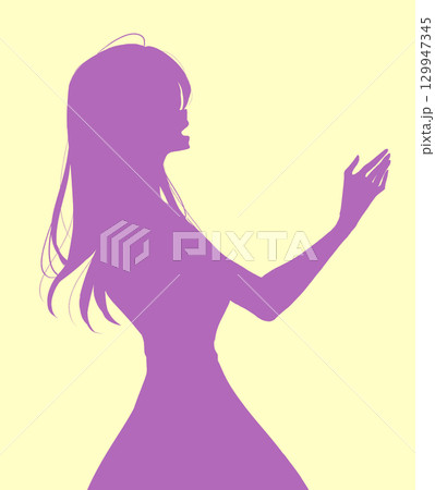 笑顔で手を伸ばす女性 横側 シルエット 笑顔で手を伸ばす女性 横側 シルエット 129947345