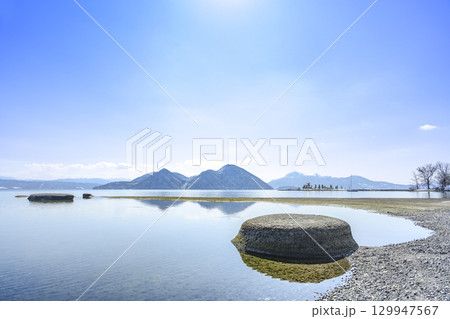 洞爺湖、浮見堂と有珠山　洞爺湖町 129947567