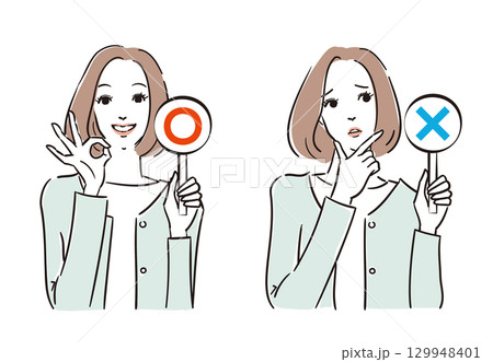 正解か不正解か札でジャッジする綺麗な女性 129948401