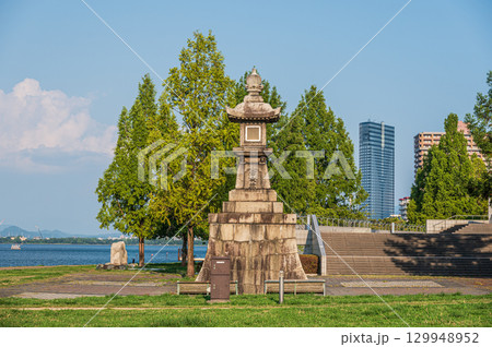 石場津の常夜燈 琵琶湖岸なぎさ公園 滋賀県大津市 石場津の常夜燈 琵琶湖岸なぎさ公園 滋賀県大津市 129948952