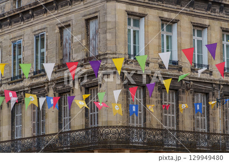 the city of Bordeaux at the garonne river in france 129949480