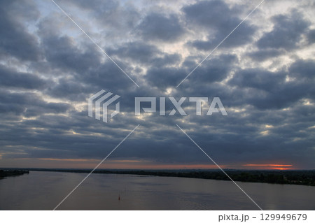 the city of Bordeaux at the garonne river in france 129949679