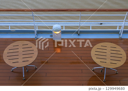 the city of Bordeaux at the garonne river in france 129949680