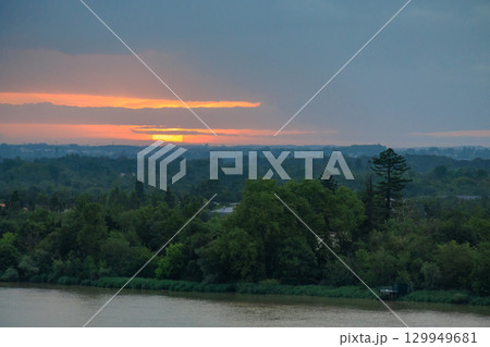 the city of Bordeaux at the garonne river in france 129949681