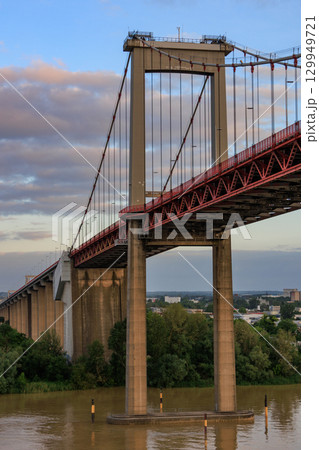 the city of Bordeaux at the garonne river in france 129949721