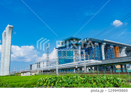 大阪府高槻市　東海道新幹線を跨ぐ新名神高速道路の工事現場 129949860