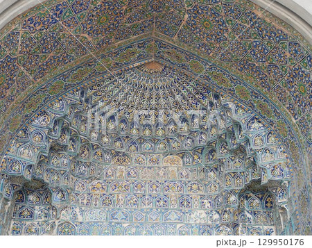 シェルドル・メドレセのムカルナス（ウズベキスタン：サマルカンド） 129950176