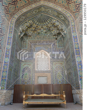 シェルドル・メドレセのムカルナス（ウズベキスタン：サマルカンド） 129950179
