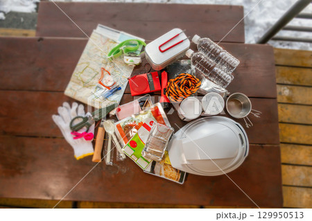 防災避難キット　Disaster emergency kit 129950513