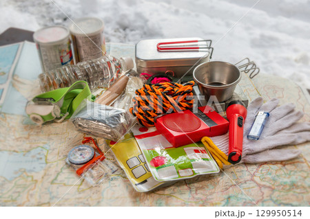 防災避難キット　Disaster emergency kit 129950514