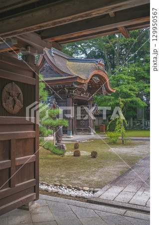 滋賀大津 西教寺 宗祖大師殿の北門から唐門を望む 滋賀大津 西教寺 宗祖大師殿の北門から唐門を望む 129950567
