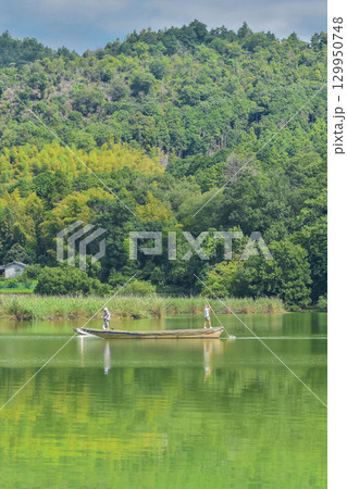 京都　夏の嵯峨野路の風景 129950748