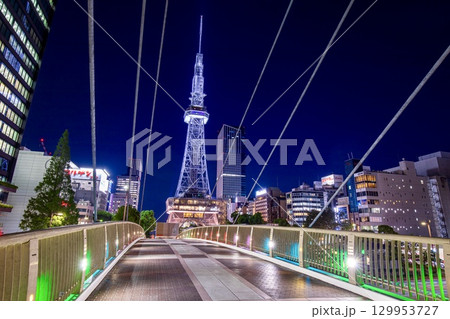 名古屋市、セントラルブリッジから眺める栄の夜景 名古屋市、セントラルブリッジから眺める栄の夜景 129953727