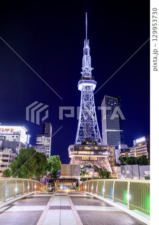 名古屋市、セントラルブリッジから眺める栄の夜景 名古屋市、セントラルブリッジから眺める栄の夜景 129953730