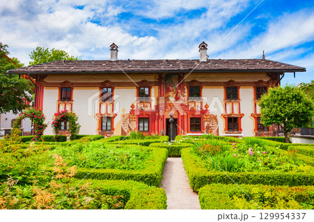 Pilatushaus decorated with Luftlmalerei, Oberammergau 129954337