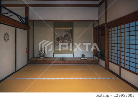 滋賀大津 西教寺 書院の屋内 129955003