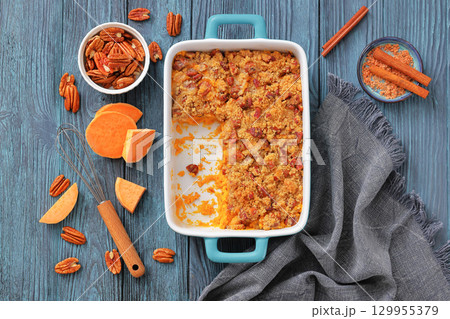 sweet potato casserole with pecan streusel topping 129955379