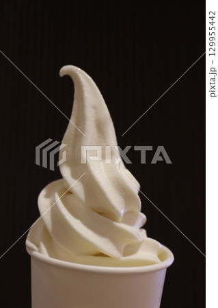 東京のミルクソフトクリーム 東京のミルクソフトクリーム 129955442