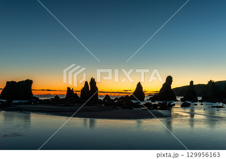 橋杭岩の夜明け 129956163