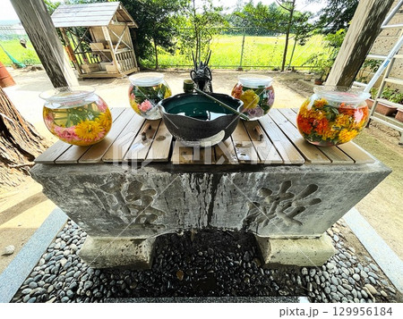 素鷲神社の手水舎 129956184