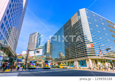 日本の横浜都市景観8月23日。猛烈な暑さ続く…横浜駅やJR横浜タワーなどを望む 日本の横浜都市景観8月23日。猛烈な暑さ続く…横浜駅やJR横浜タワーなどを望む 129956188