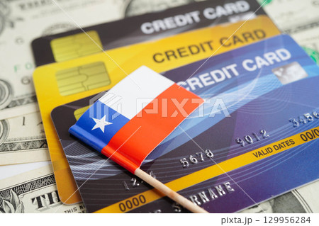 Chile flag on credit card, finance economy trading shopping online business. 129956284