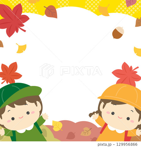 秋の紅葉と遠足の子ども05 129956866