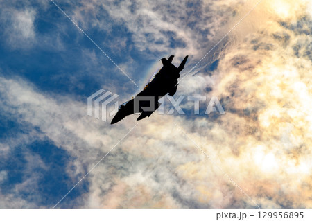 戦闘機 飛行中の写真 戦闘機 飛行中の写真 129956895